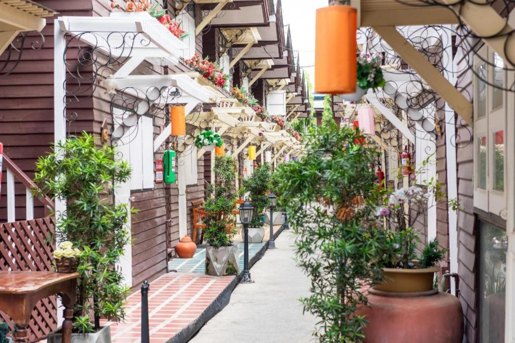 Resort Bangphlat Банкок Екстериор снимка
