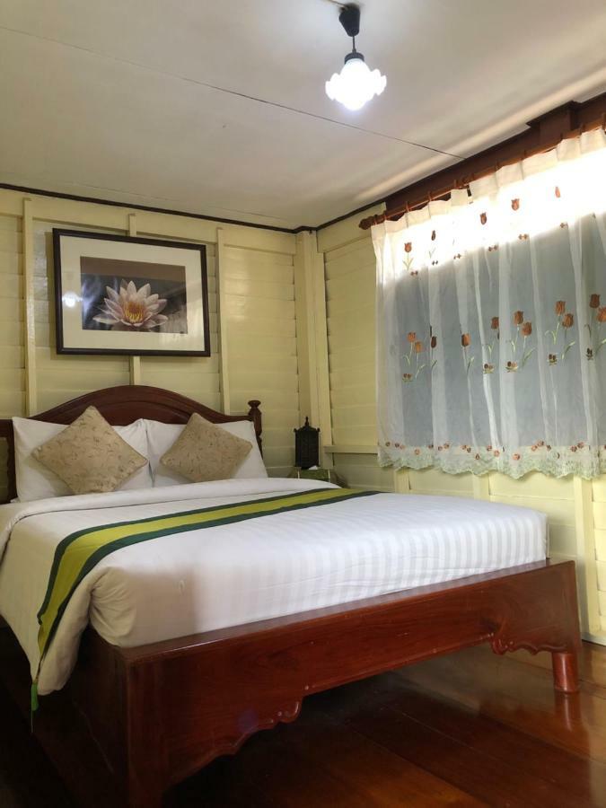 Resort Bangphlat Банкок Екстериор снимка