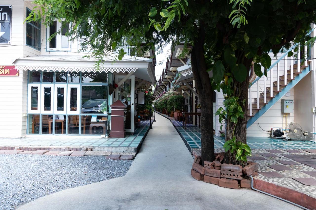 Resort Bangphlat Банкок Екстериор снимка